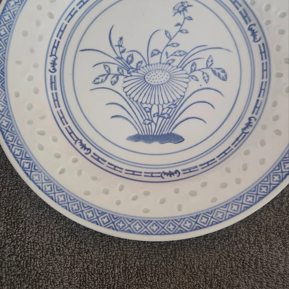 Vintage Chinese porcelain hand painted rice eye trim plate - Picture 8 of 8